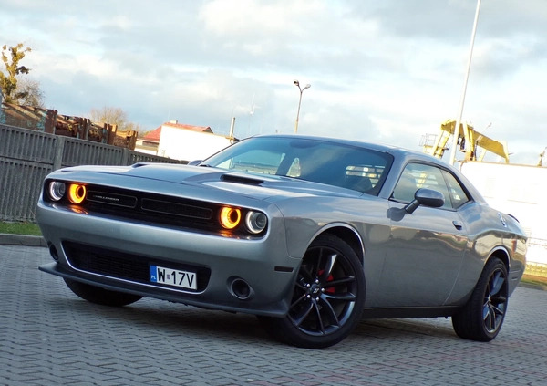 Dodge Challenger cena 92000 przebieg: 151000, rok produkcji 2016 z Gostynin małe 562